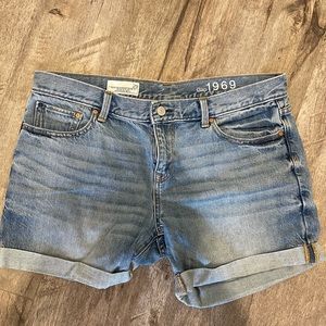 Gap denim shorts - size 29